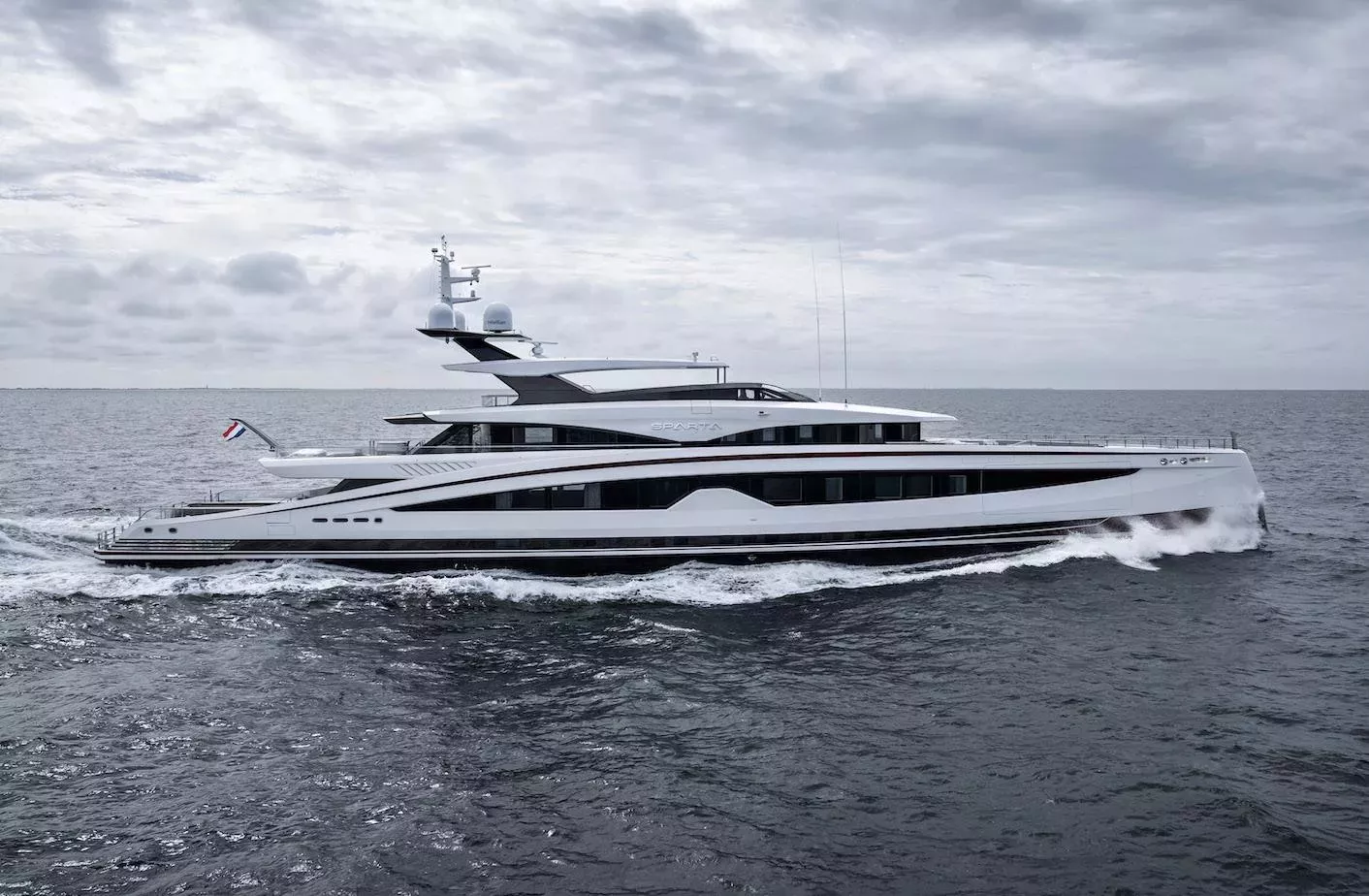 https://api.arconyachts.com/storage/37554/conversions/XRMsuEYda9yqkqHWUHbK3Qsu9RDAaUJ03yTNX7bZ-optimize.webp