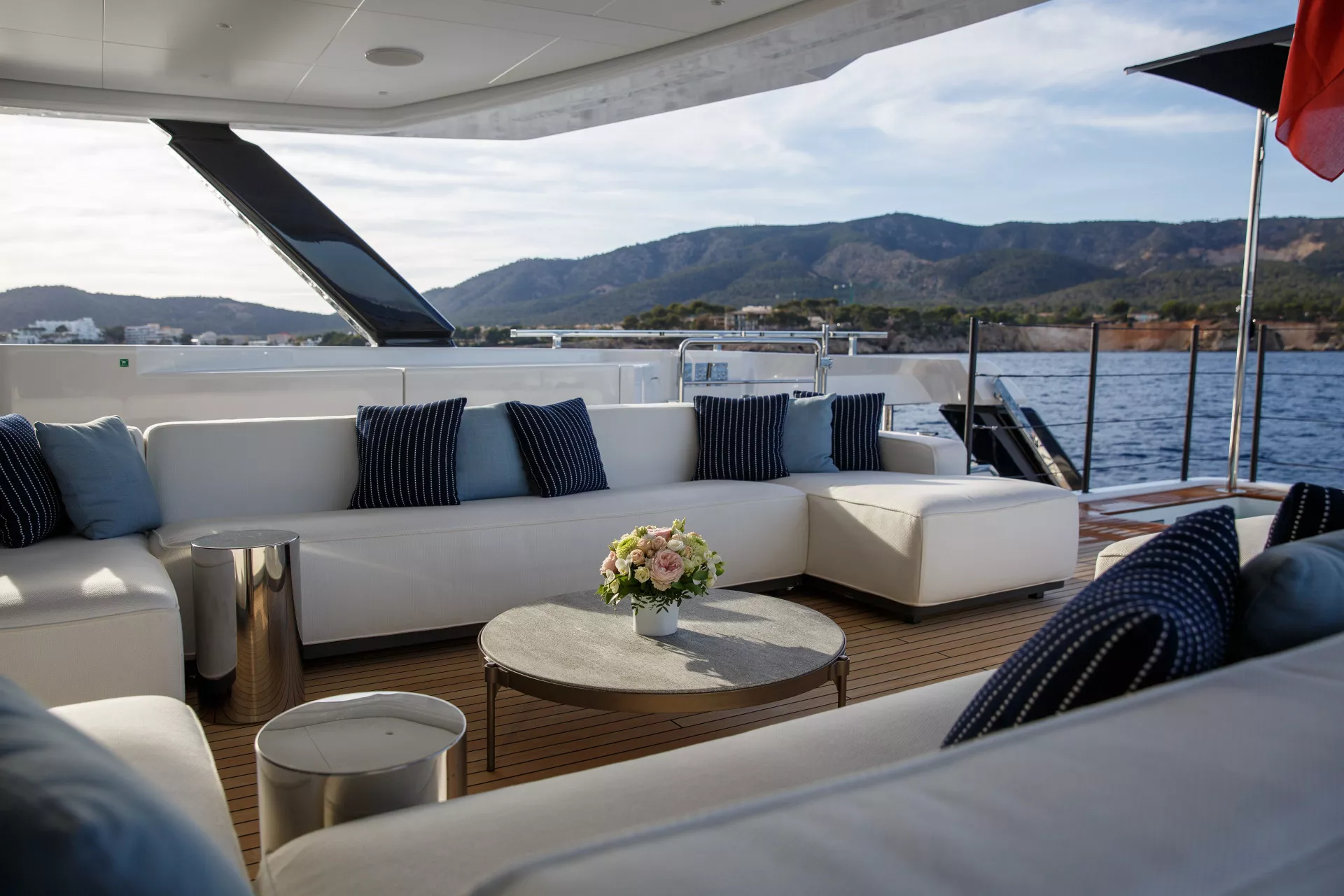 https://api.arconyachts.com/storage/37577/conversions/8m3zwXdQC3Y6YCcvWSx11nsrHO2jQlWyg8OMyhWK-optimize.webp