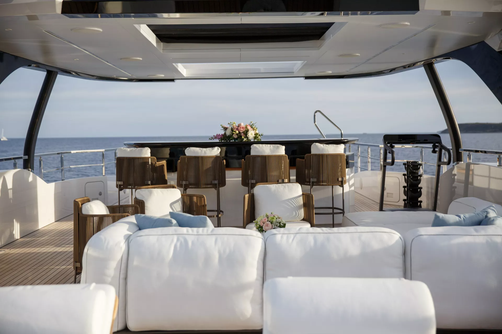 https://api.arconyachts.com/storage/37578/conversions/MIx5KUDGYmTlAQ4nbM5hrU5Wya5jUynH0eeEvz5j-optimize.webp