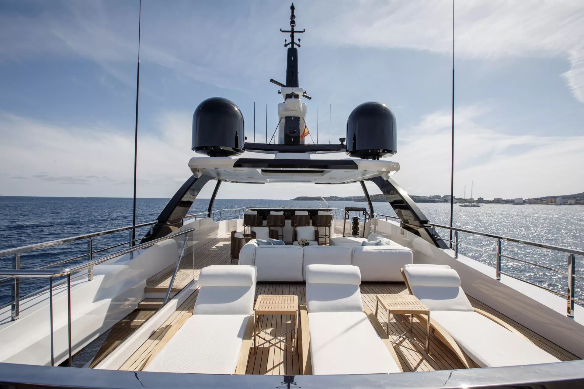 https://api.arconyachts.com/storage/37587/conversions/Xrhiz8EwSOVnwcc08pthCWFJ14mJX1TfwGKdMu8c-optimize.webp