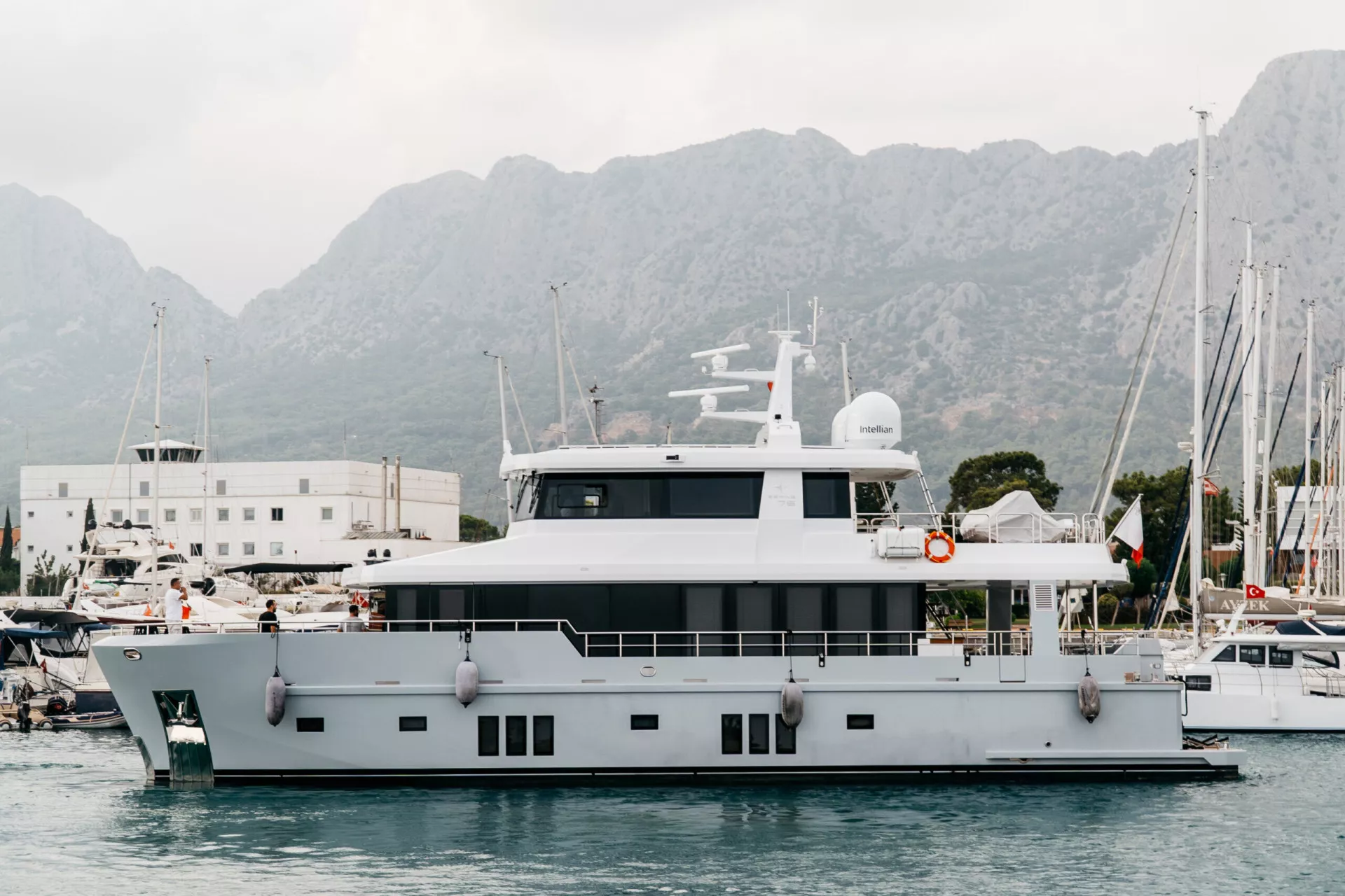 https://api.arconyachts.com/storage/37609/conversions/7tAErSc3MYLkFDSObBXKIwShoykTaETuVj8dwU4M-optimize.webp