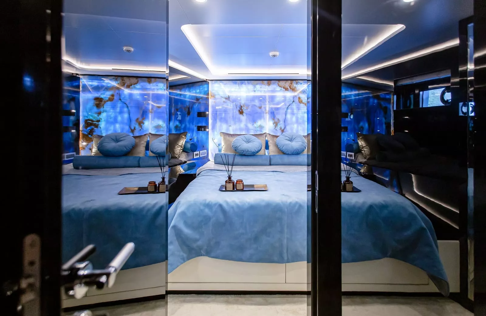 https://api.arconyachts.com/storage/37628/conversions/Qlbno220n6Oig3NbB0970arC5zZSsedzBaZWhHAG-optimize.webp