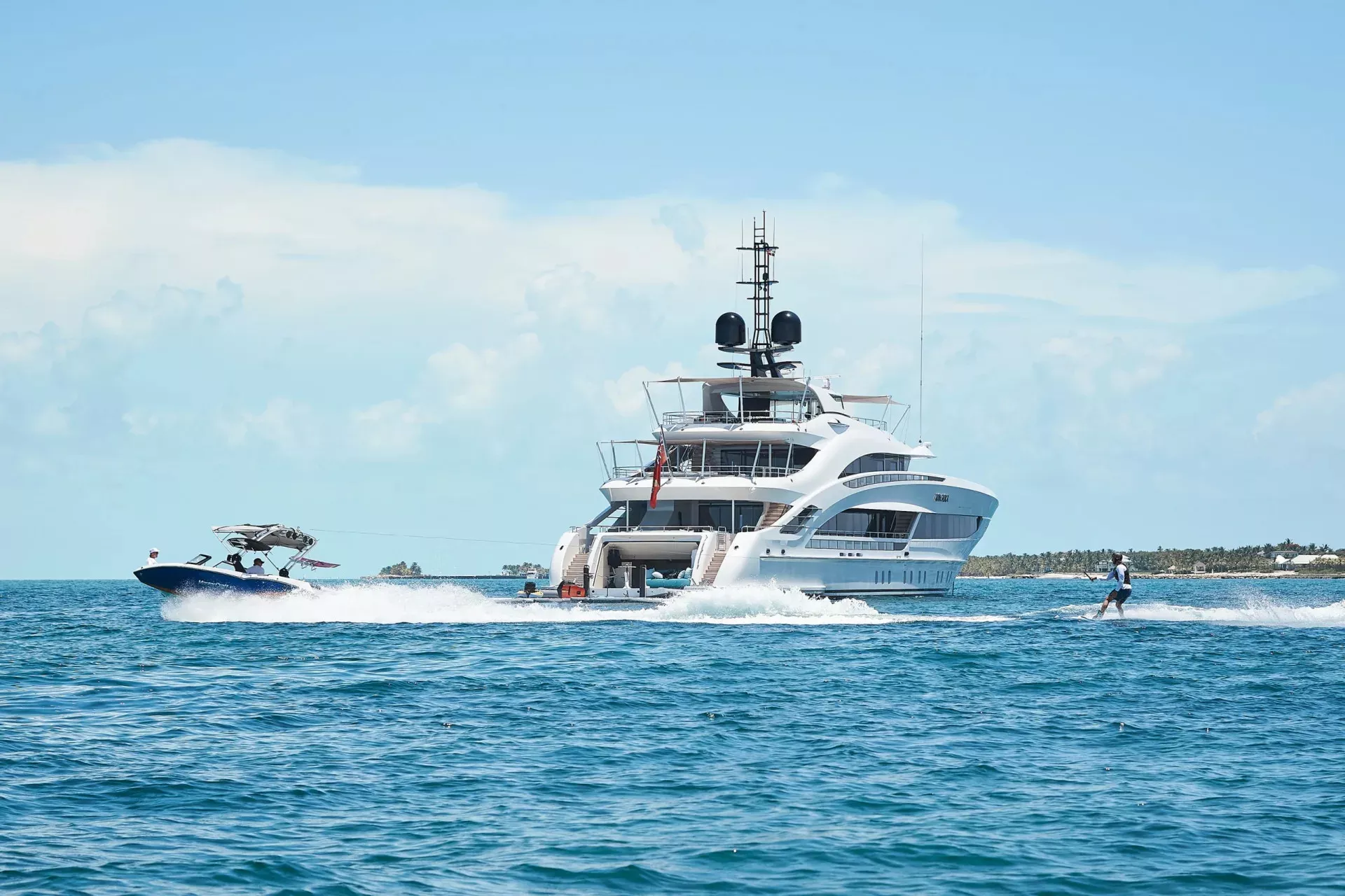 https://api.arconyachts.com/storage/37641/conversions/Ds67iBEsy8pz0CXID4Jr5HfDRBokxo7rce9u79MH-optimize.webp