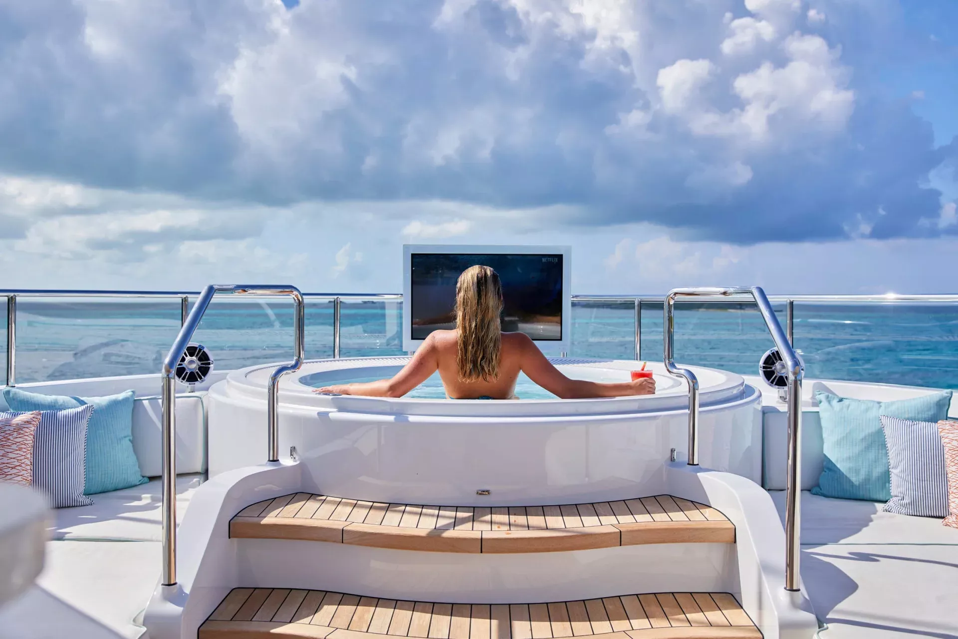 https://api.arconyachts.com/storage/37646/conversions/BbB9364D6jF2NNnCJvna1inOvpen325vCTgvbP2Z-optimize.webp