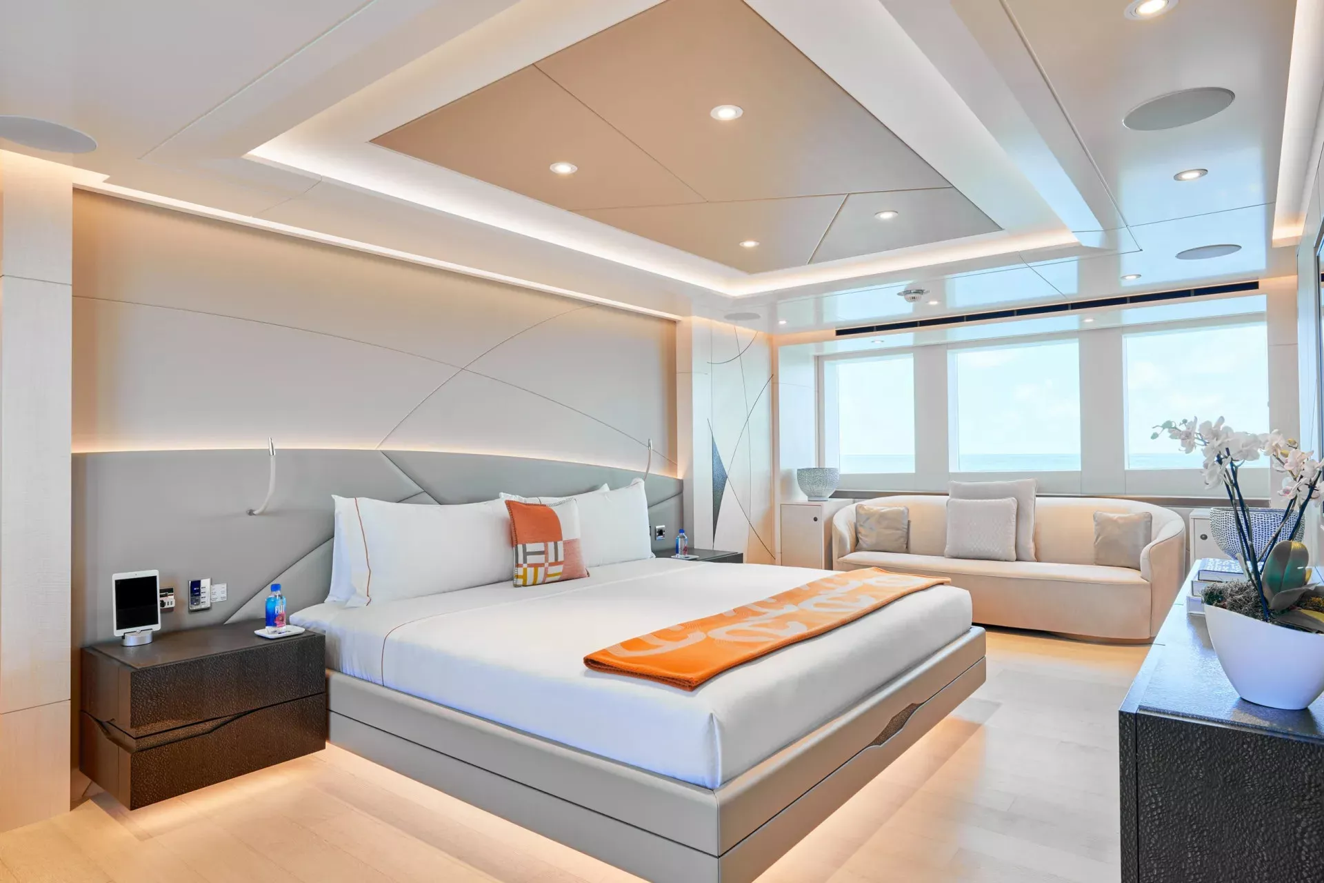 https://api.arconyachts.com/storage/37650/conversions/YuHGnCektscWlRmSVxheF5w1vjriQHLfSpP5gtkc-optimize.webp