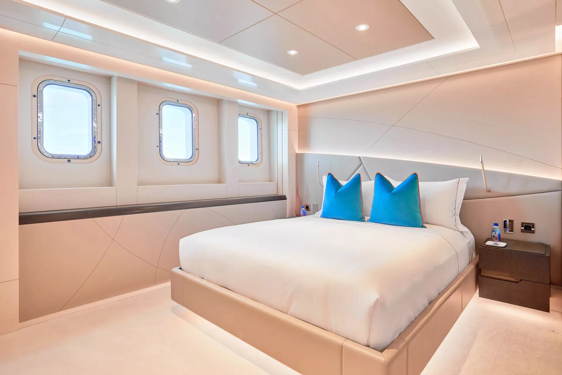 https://api.arconyachts.com/storage/37652/conversions/Szx0jLTvSnFoLTVdnL8W5MpZgPclwWn909tuC34a-optimize.webp