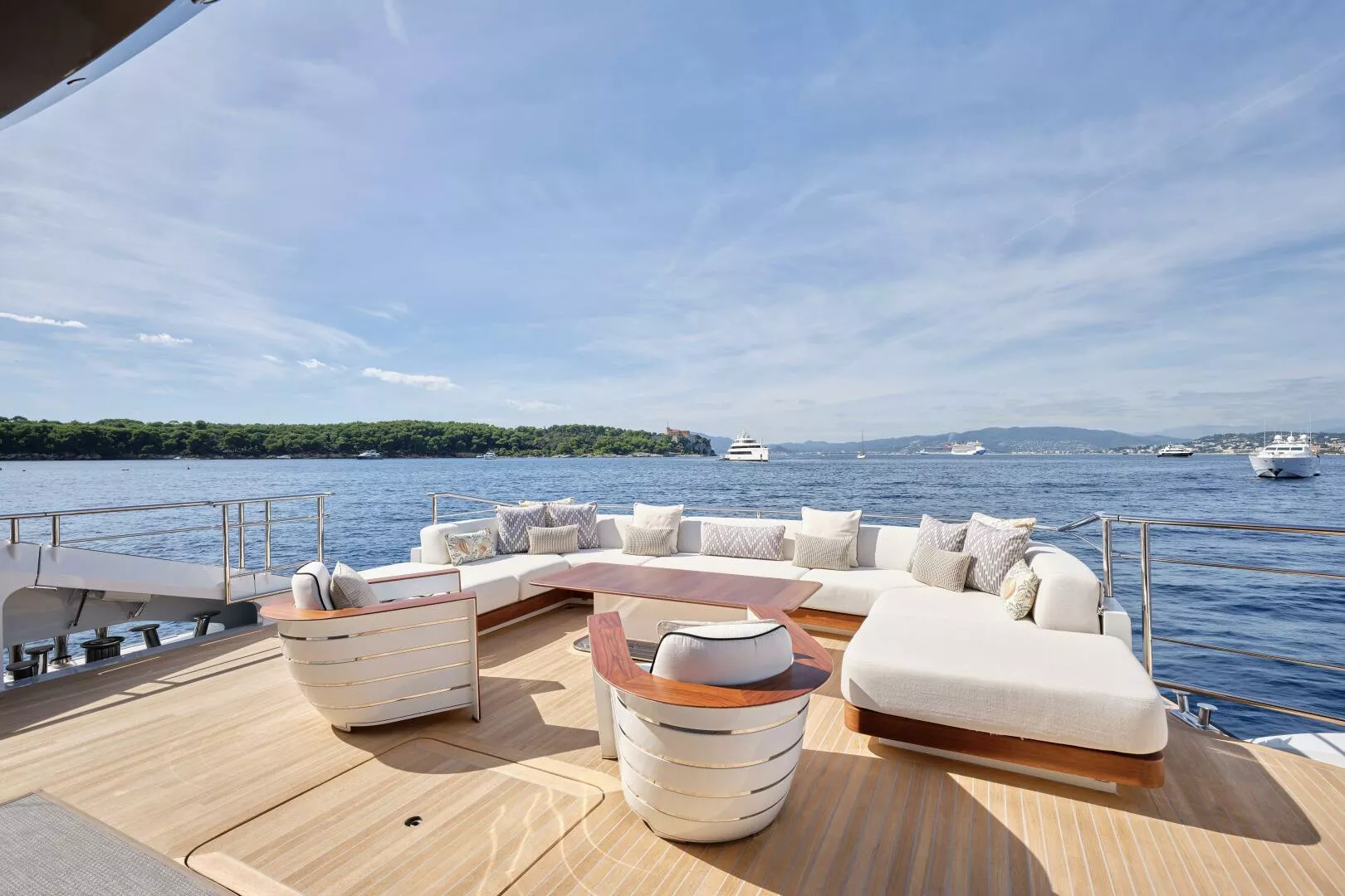 https://api.arconyachts.com/storage/37677/conversions/OdrL0dqAxrO0lDMwgTiZOtDhojPir9VHxcTYU0BU-optimize.webp