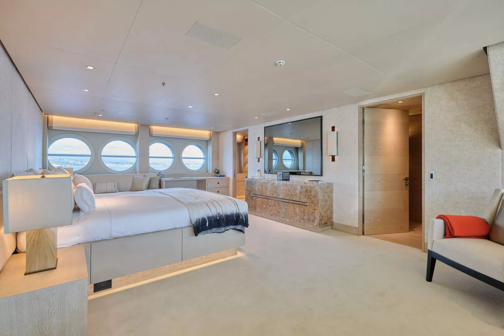 https://api.arconyachts.com/storage/37683/conversions/XNYjMSWrL6bMoydnRJkZdA4wlAyaI5pTKTIRpGoI-optimize.webp