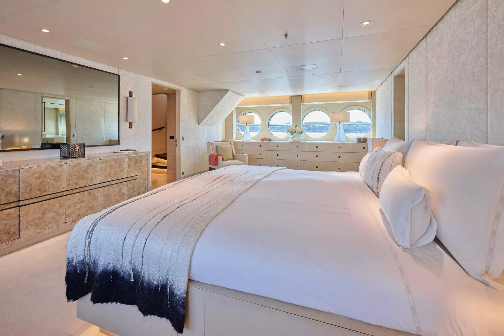 https://api.arconyachts.com/storage/37685/conversions/LpLLmz3o1ldPuMYDzwyq3ZQSiND0ZNz7qPMnwA1R-optimize.webp