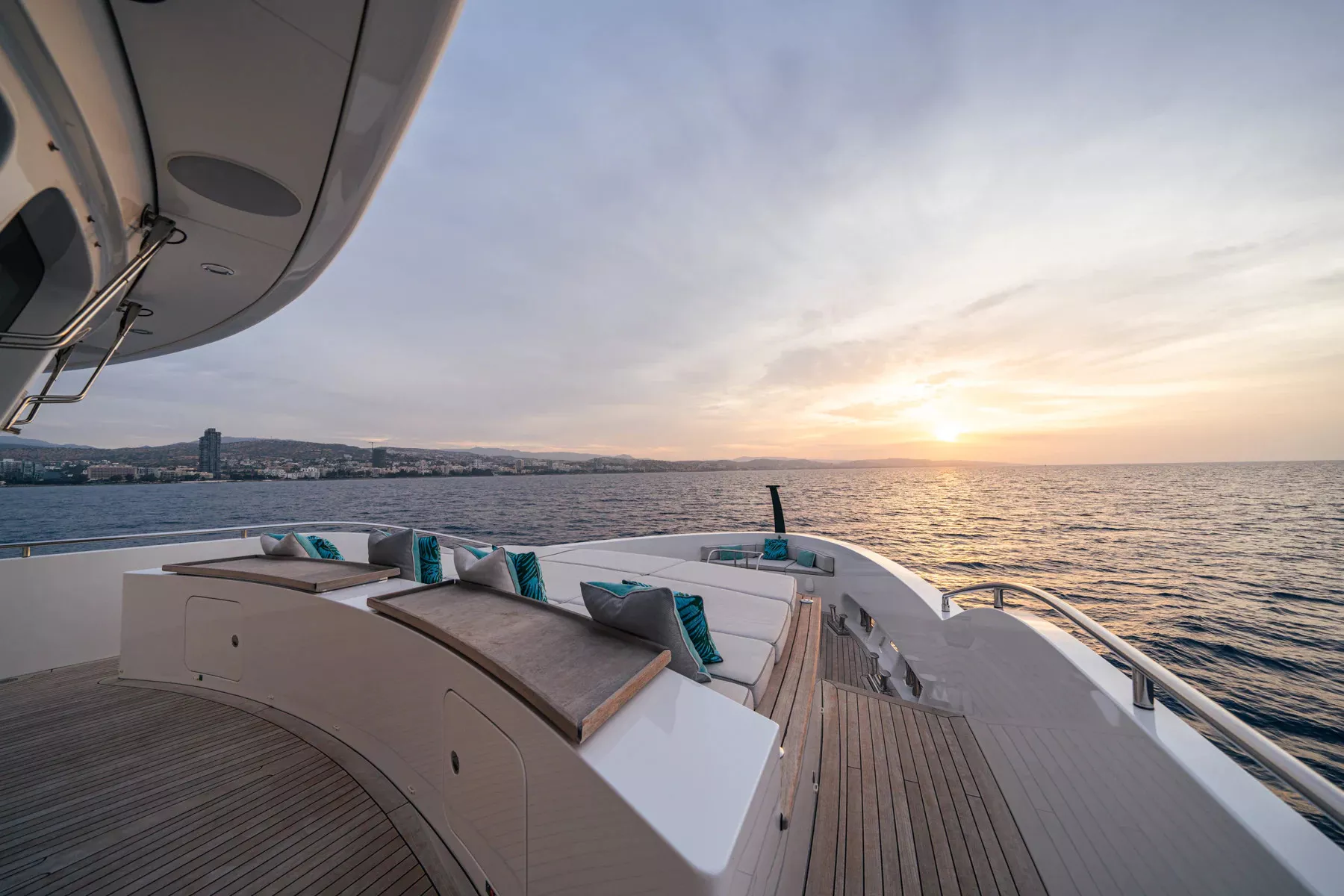 https://api.arconyachts.com/storage/37753/conversions/oLtP7Iolw3p1oTYxnVXML4DX96ORL2q9fNN90RKY-optimize.webp