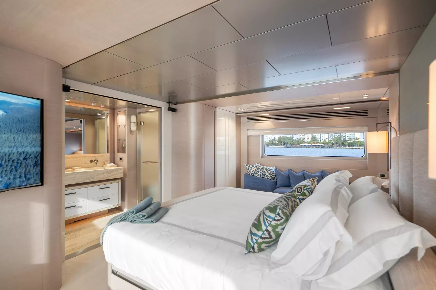 https://api.arconyachts.com/storage/37763/conversions/LFIeSlXPSi17MgN0FVw5hI2lzBWUDUVd5wzVOctg-optimize.webp
