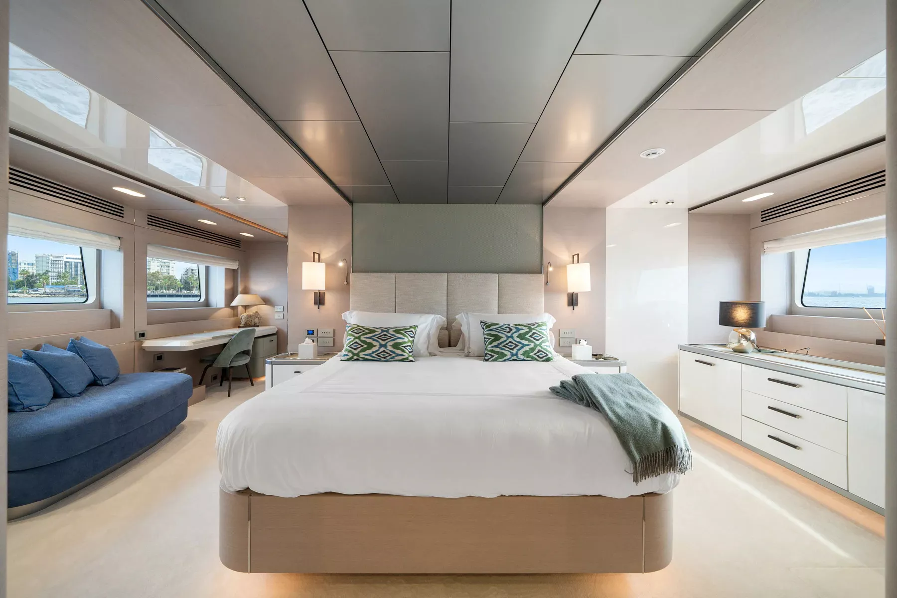 https://api.arconyachts.com/storage/37766/conversions/PDy4eKU0itz5GWvwJkyjsd4QneHIWXNudE7yuI7u-optimize.webp