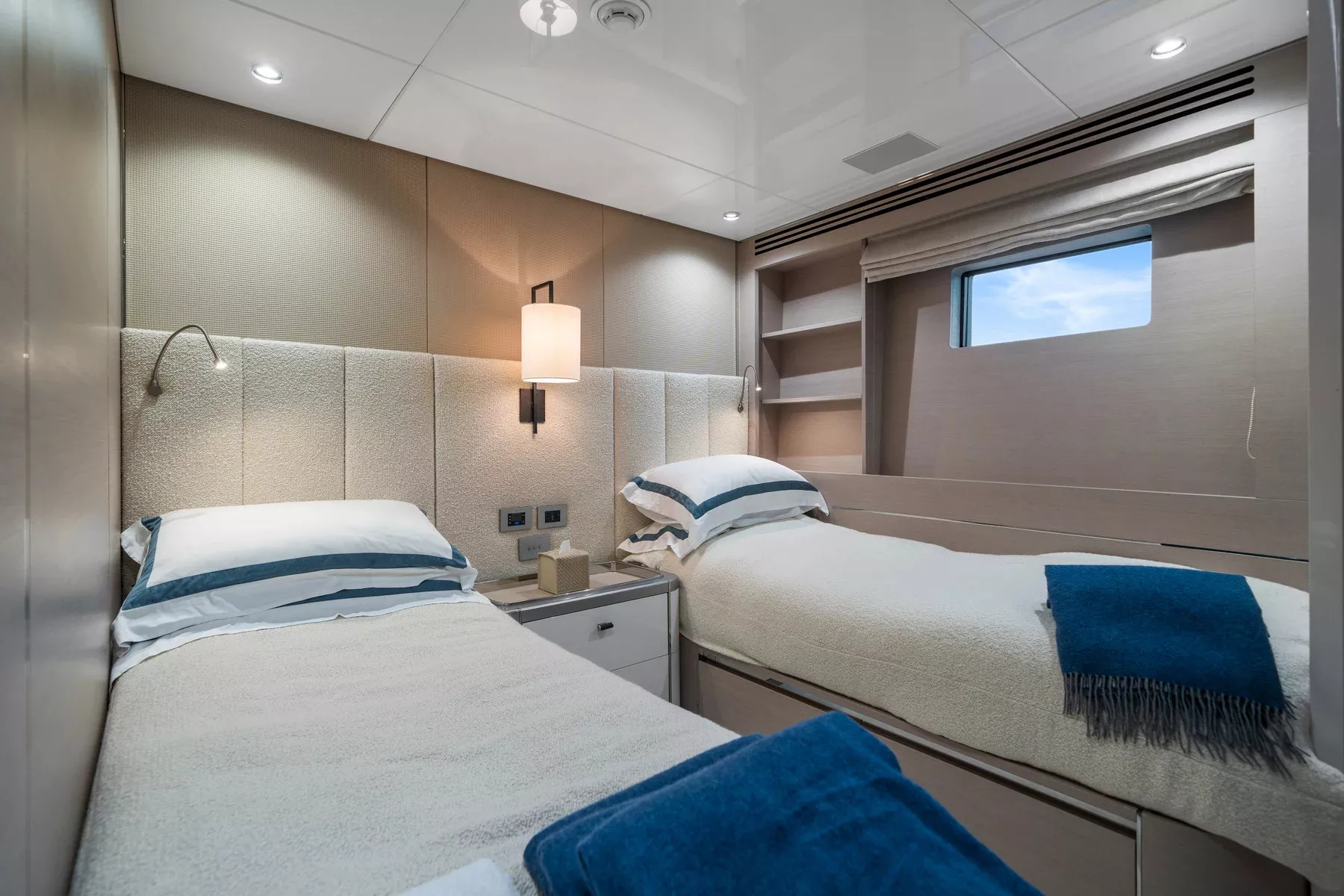 https://api.arconyachts.com/storage/37771/conversions/frQAqAJtnovtZ9PaArxJunoDvTsfMa2dXsZF6Hxp-optimize.webp