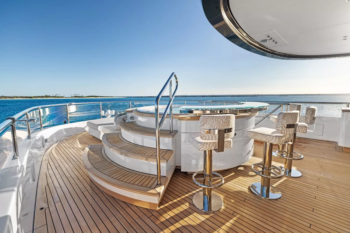 https://api.arconyachts.com/storage/37819/conversions/4sNvWrO2cVrMhUKdDjA2C0iDjQtauXh05SyfaQma-optimize.webp
