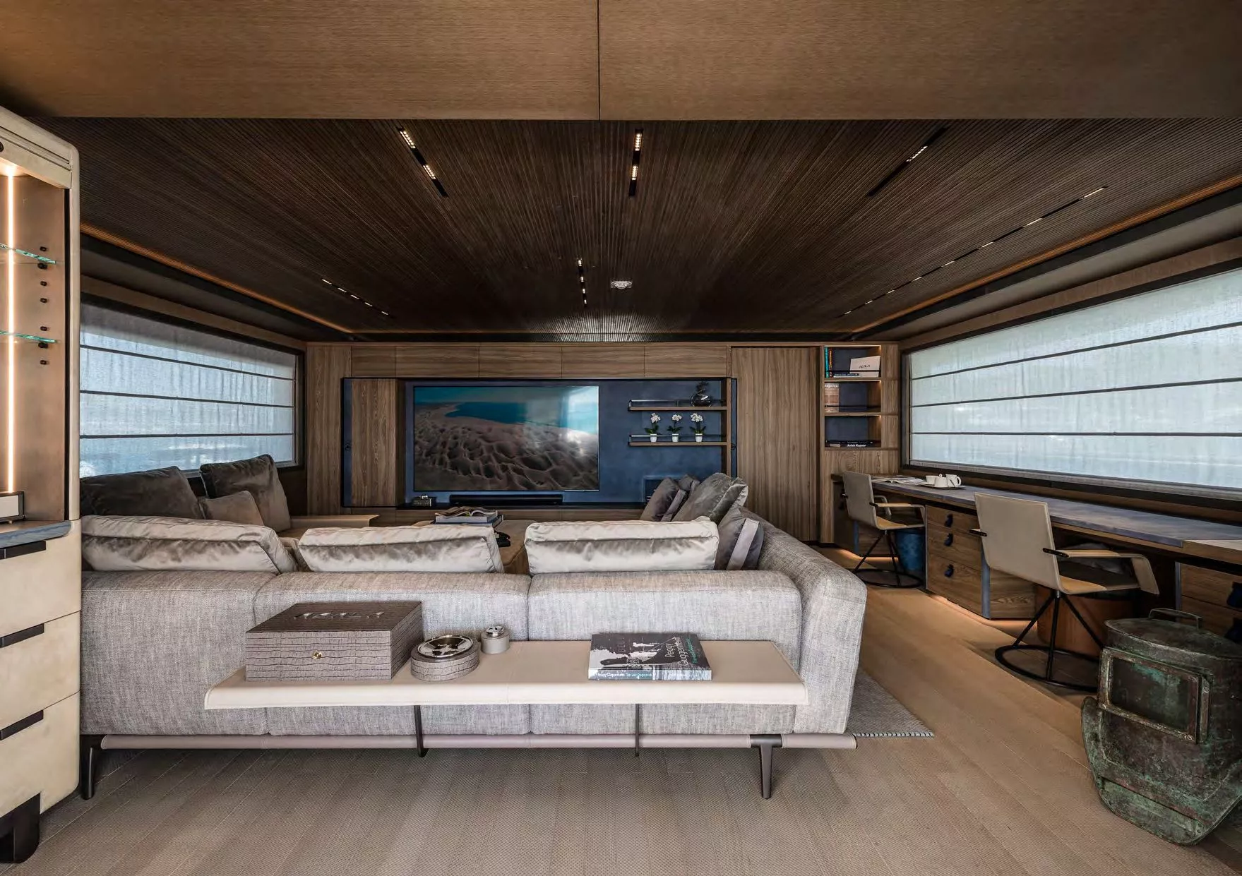 https://api.arconyachts.com/storage/37839/conversions/b6aZjLgMkfRl3xn17jIHleIag3VoUnpNzUsyrWCd-optimize.webp
