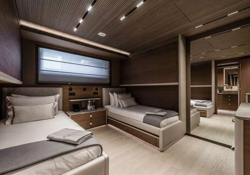 https://api.arconyachts.com/storage/37845/conversions/aJnreTXUuqI0pQGGTzkuoXd8JnMekX3pR89IQJlb-optimize.webp