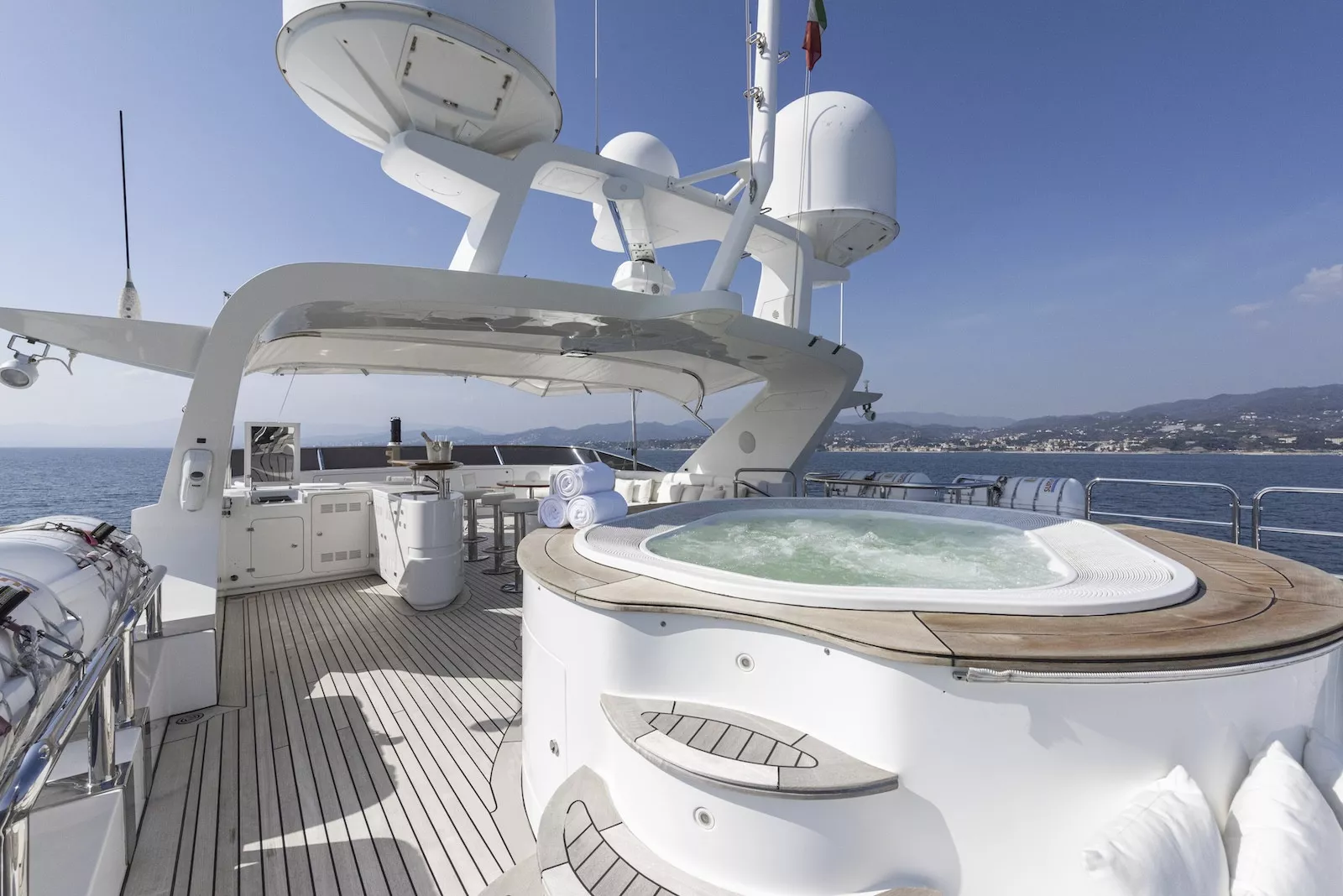 https://api.arconyachts.com/storage/37851/conversions/cx26E6CJGyLhSFg8wtzJVZXMf5yBxmj58zamXrtQ-optimize.webp