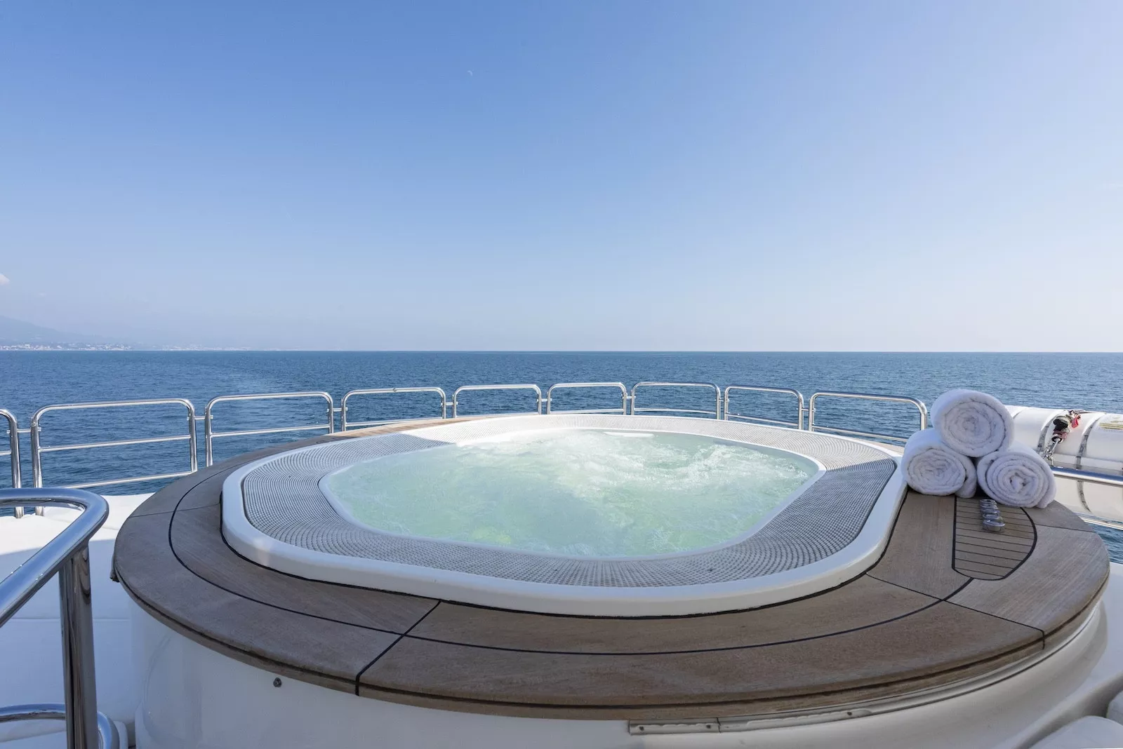 https://api.arconyachts.com/storage/37852/conversions/hqXQaHiA4Eep6acZWa0RwF5bPd4AopSMEgx0aks1-optimize.webp