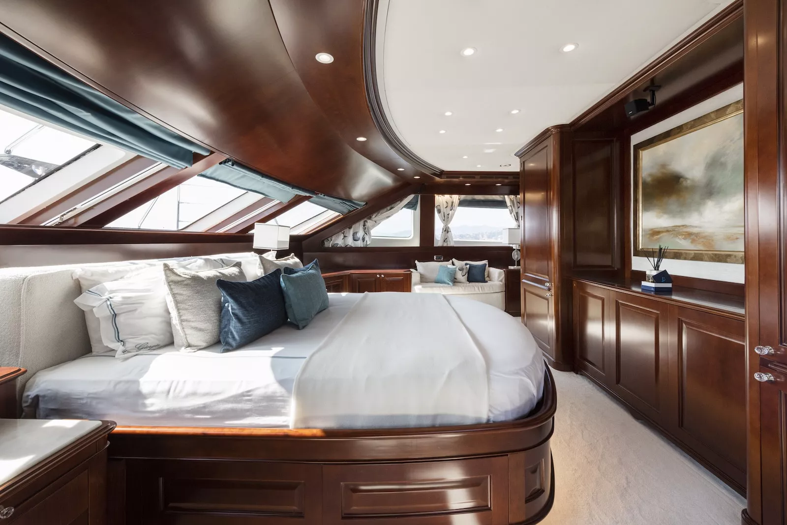 https://api.arconyachts.com/storage/37861/conversions/QMlQ95rftUShpddfr9uK0do5DwIU3BHMyaGsZjK5-optimize.webp