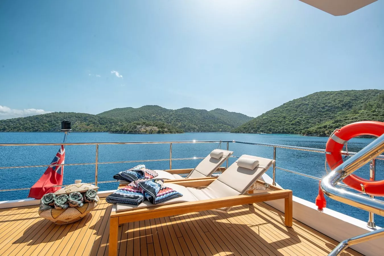 https://api.arconyachts.com/storage/37906/conversions/hDyyoZMaq0unx4YOZlHI0ChhtDyGgMfLxoJBGYOk-optimize.webp