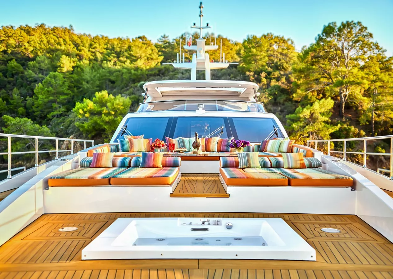 https://api.arconyachts.com/storage/37907/conversions/SmSrUmyX25JrjhjXd1EHIMPoLZNAza4h0Qve3mbX-optimize.webp