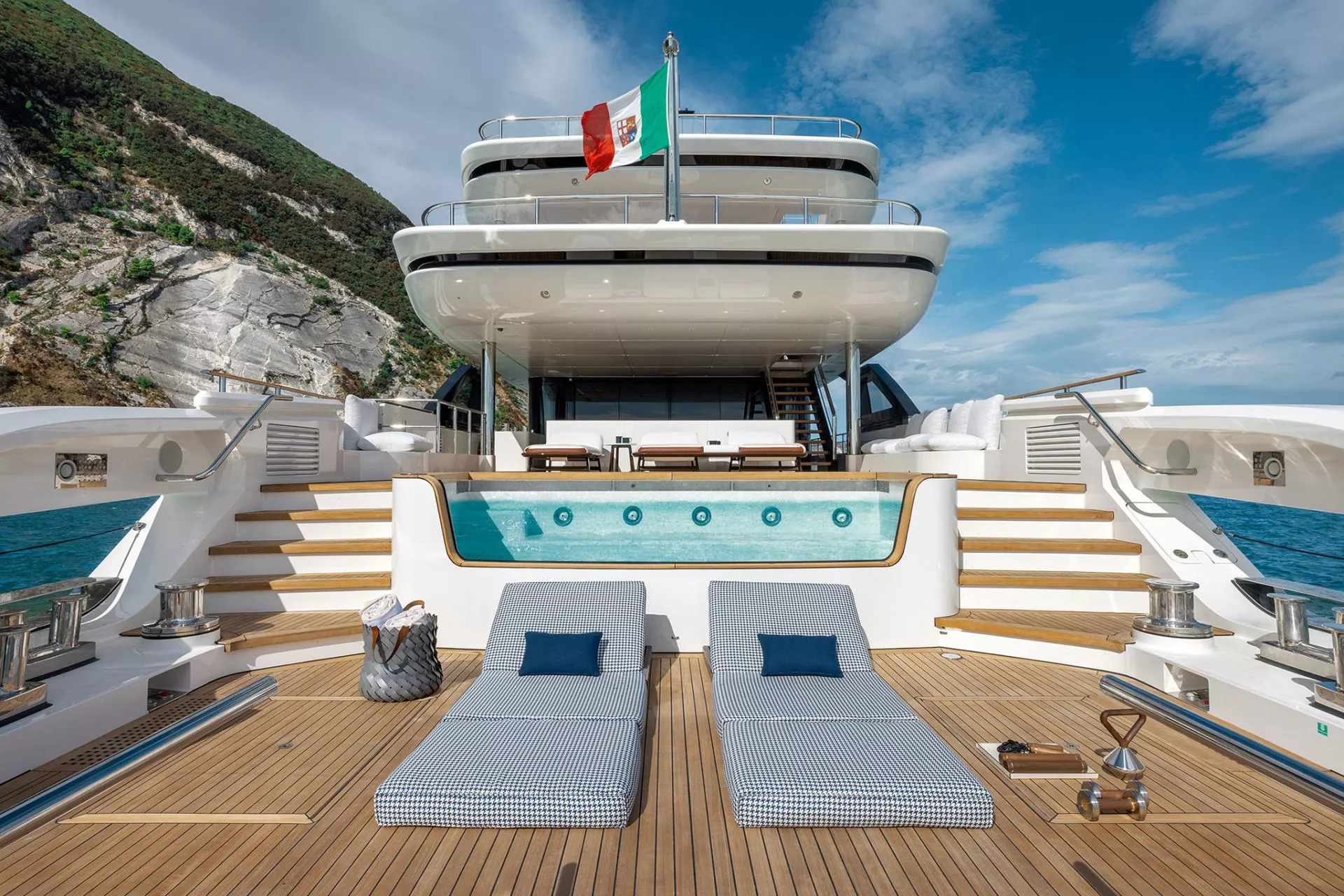 https://api.arconyachts.com/storage/37988/conversions/6nqjIu8BMWD0cDFhJnwaYXVPbKrvPwfv8001z0O8-optimize.webp