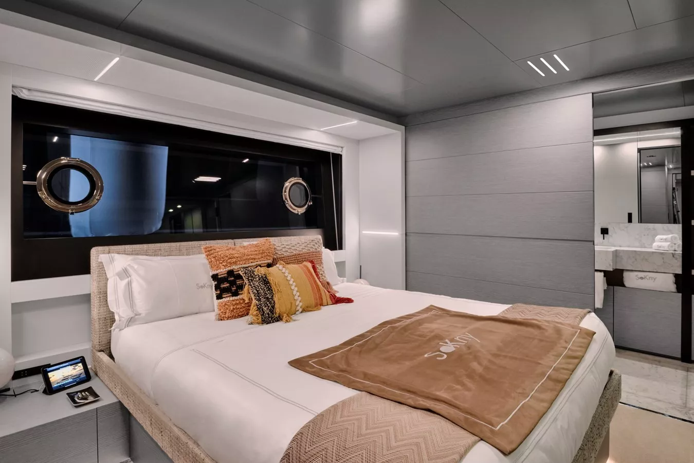https://api.arconyachts.com/storage/38002/conversions/DAo45j4hAopDhy9lTCfiuhIGs19WbP0VzN7LqXNH-optimize.webp