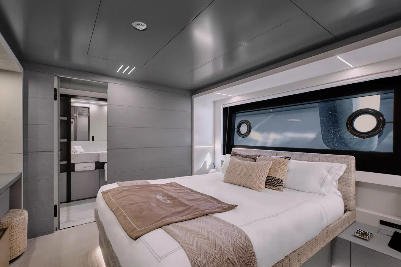 https://api.arconyachts.com/storage/38007/conversions/4jH2mqsQ0evU9mxNCoVTqXp7xb06kNboBN6eQevA-optimize.webp