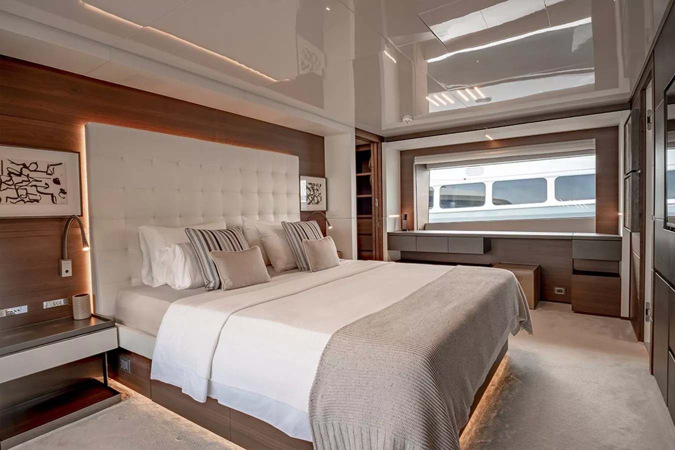 https://api.arconyachts.com/storage/38025/conversions/hEeadyhozyP0nX9w2WiDElLVrw1nxNynu2QWwN1s-optimize.webp