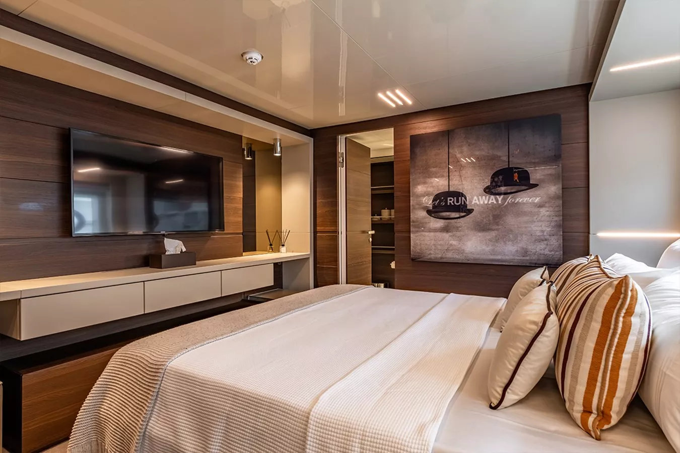 https://api.arconyachts.com/storage/38027/conversions/S50qxpjm1pUgZE0faBeWk1z5skiYF2bgykfDvPhO-optimize.webp