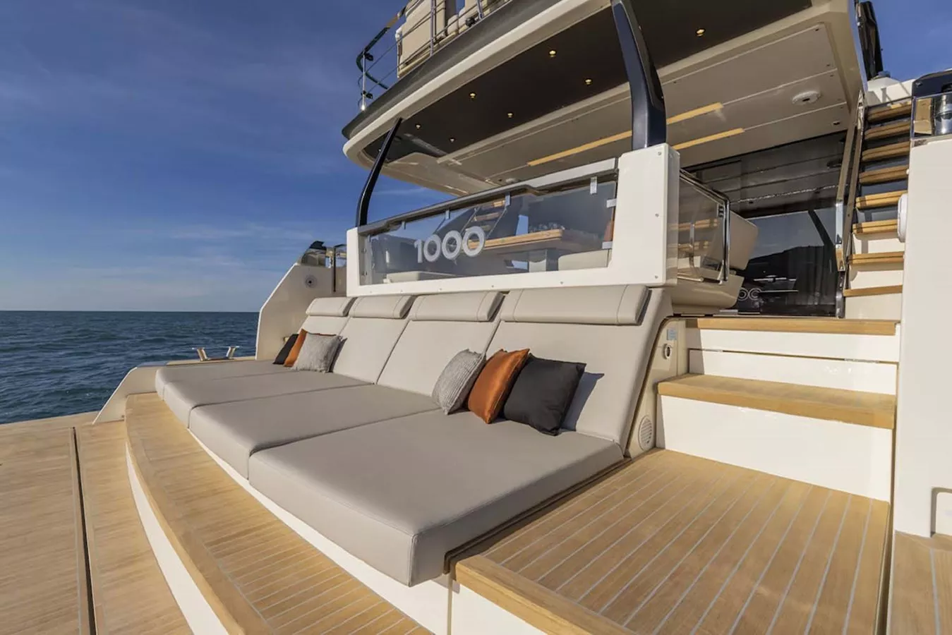 https://api.arconyachts.com/storage/38057/conversions/BP6S69W8W3r4ld63AQsPAYgoh2BOwdtDznvSwqeo-optimize.webp