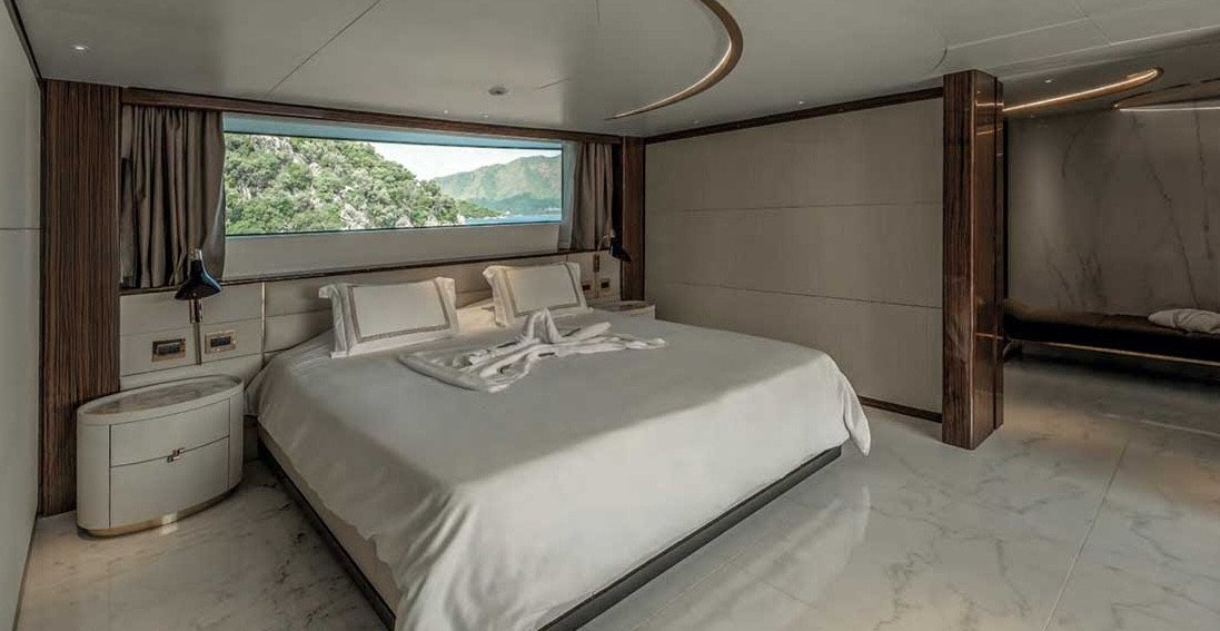 https://api.arconyachts.com/storage/38072/conversions/7Ijo9SYWWjSCtscFAWlzIfOT1oG6vMkiv3aP7hW1-optimize.jpg