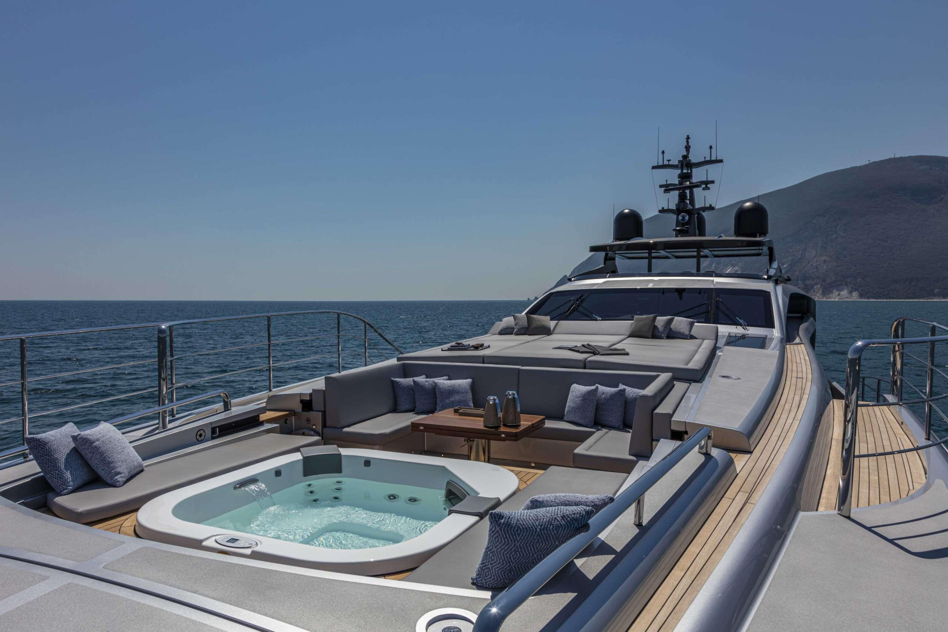 https://api.arconyachts.com/storage/38076/conversions/ikzQOs6T6dmIZspKem42uj0F3qYxxsxsuJ3lJI4e-optimize.jpg