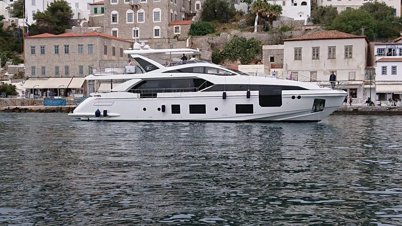 https://api.arconyachts.com/storage/38079/conversions/6N8inY1NtxVdUvcm4tIrtLGDKD6JW3vZcQX3Lf0i-optimize.webp