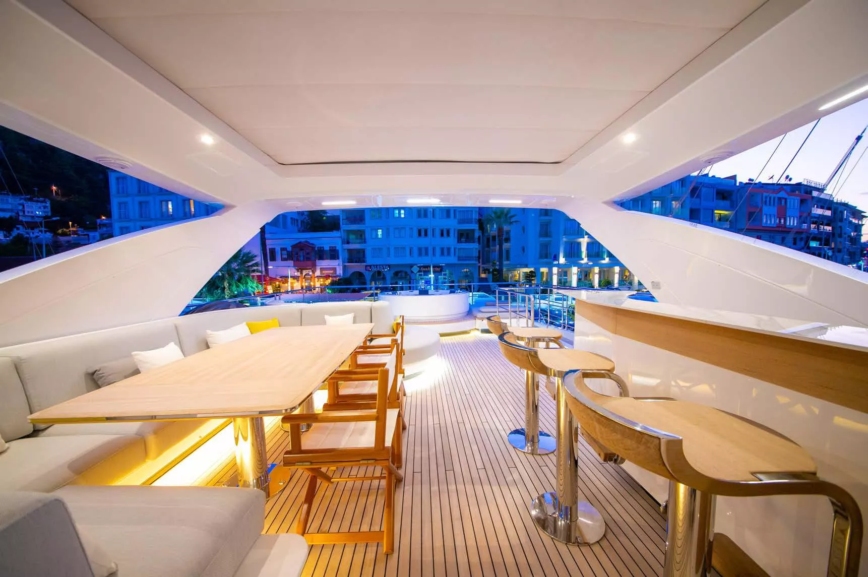 https://api.arconyachts.com/storage/38085/conversions/FMn6Smsuefdu8DyJMIVchry8KSxu5Rad1G3MUk1k-optimize.webp