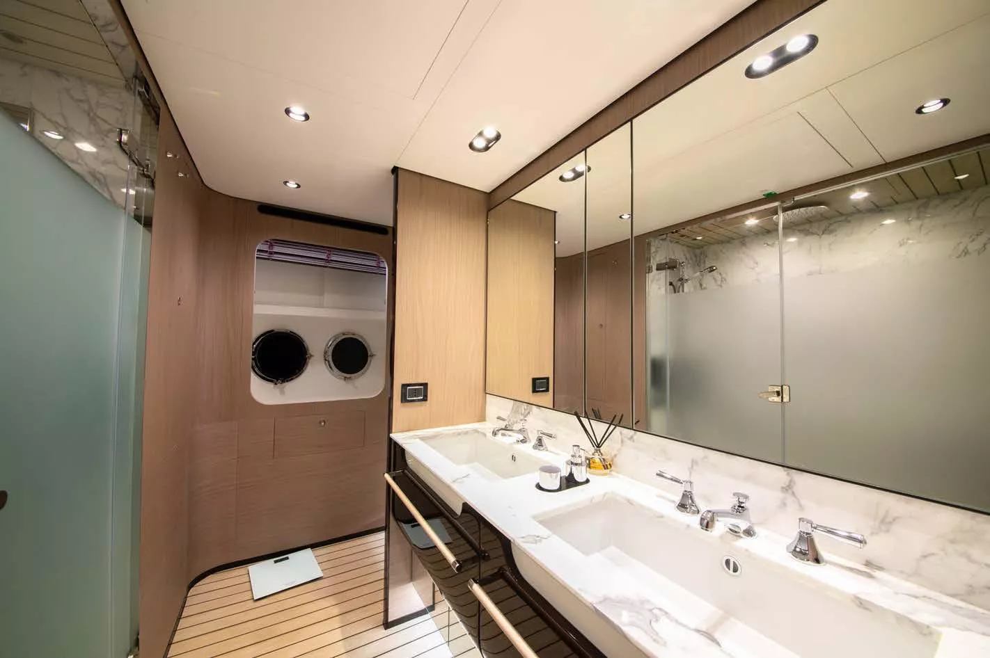 https://api.arconyachts.com/storage/38092/conversions/9Jw7sO1bbJlRQW9EhIgBVRyEKv61JwRqsaIRatb1-optimize.webp