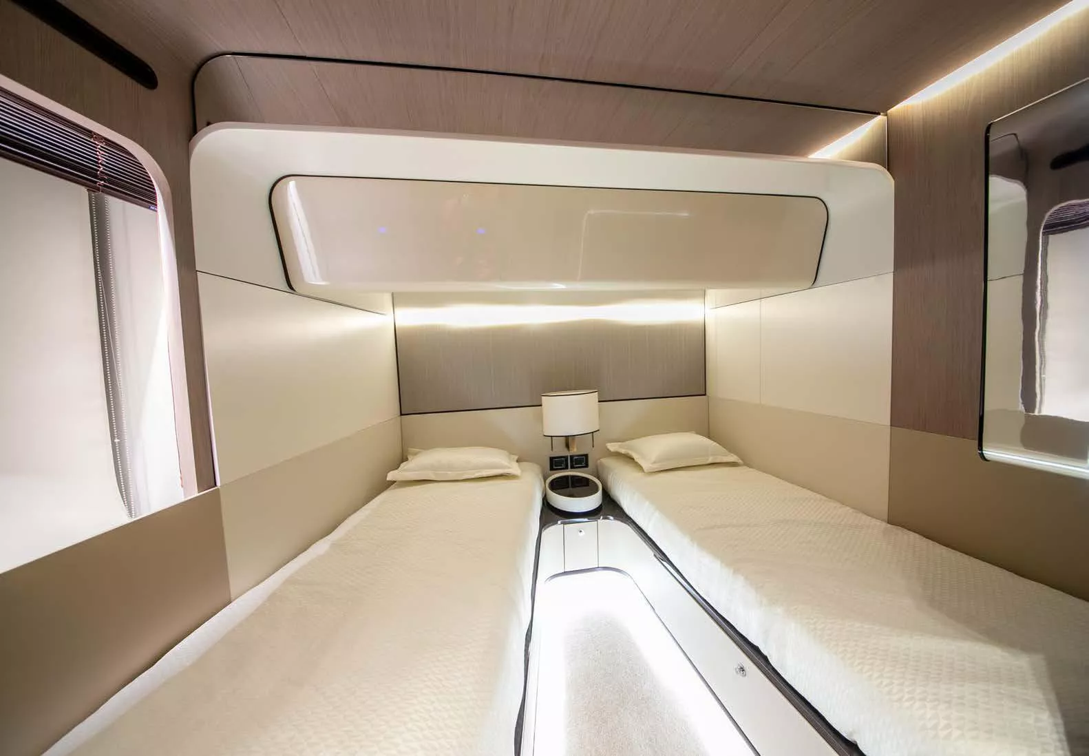 https://api.arconyachts.com/storage/38096/conversions/13SNELO3aajDGizhQlgD3hXta4jJnGd1BU6GVZv5-optimize.webp