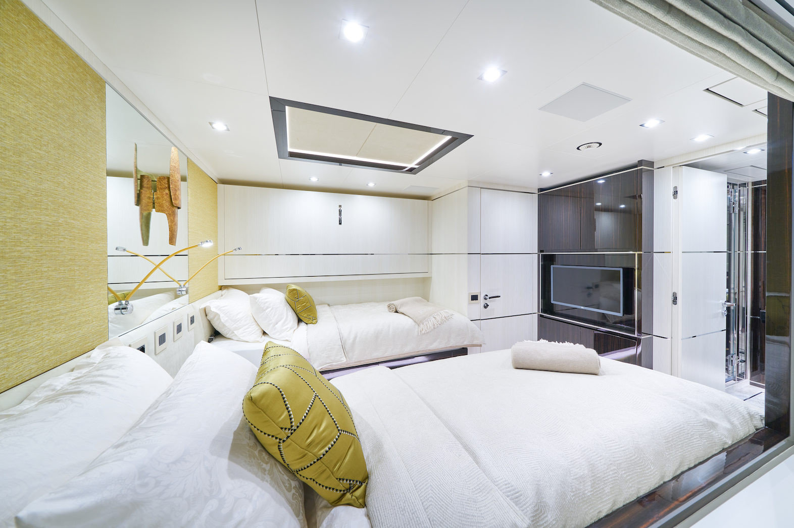 https://api.arconyachts.com/storage/38108/conversions/YOFzdxQw9MszBsAwG1j3dzOmbkGMc8yo15R4gNwx-optimize.jpg