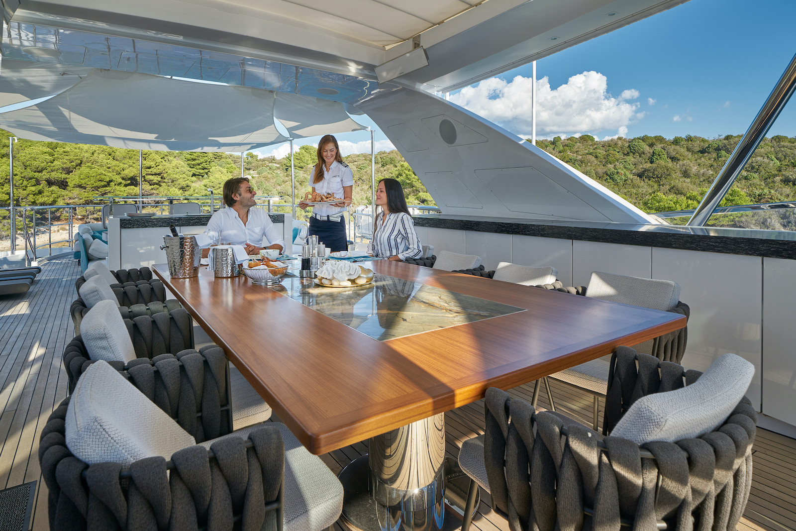 https://api.arconyachts.com/storage/38113/conversions/ouedhEN6ORhIv5MdCM9qzg9fEryI22w14N4rnWQG-optimize.jpg