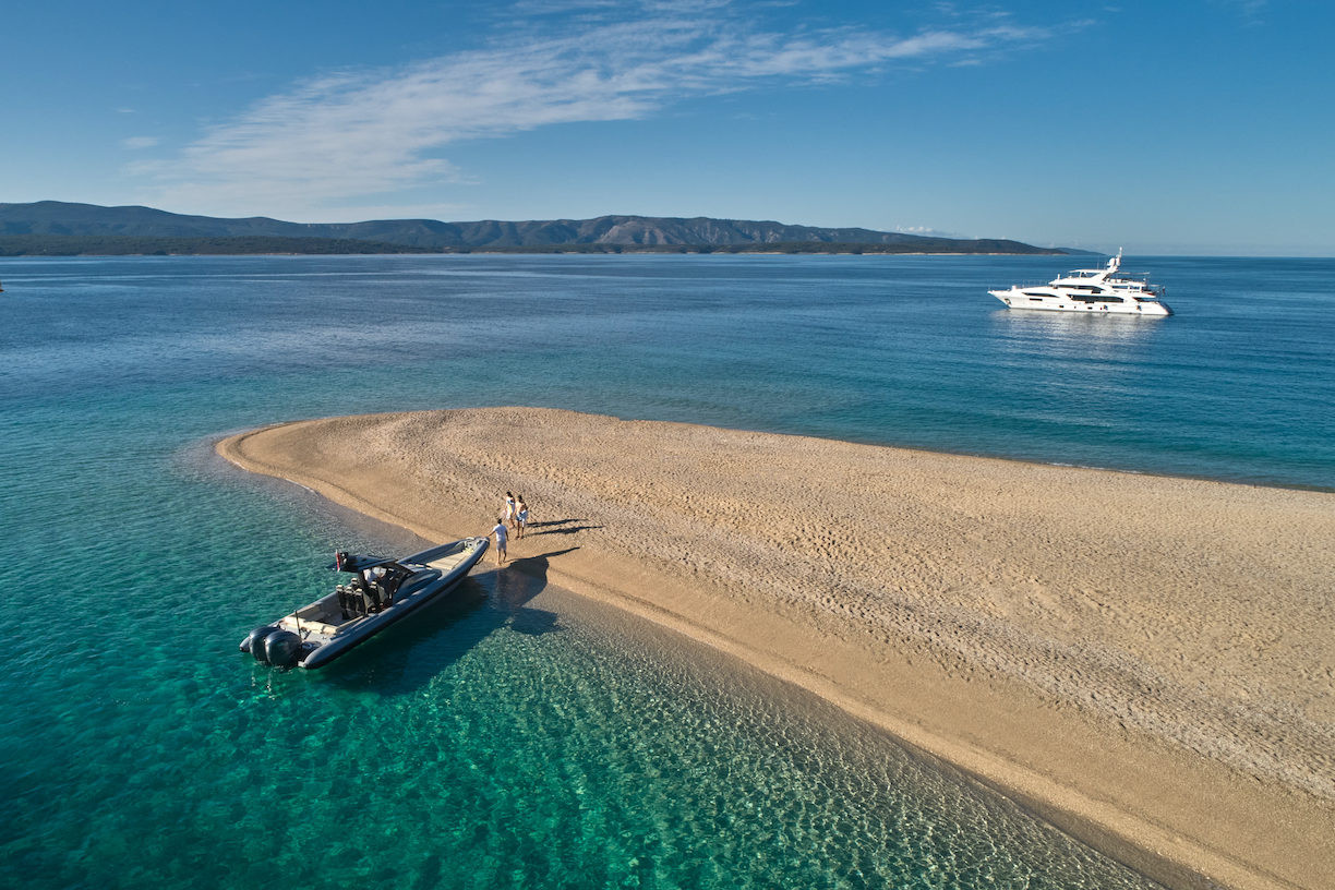 https://api.arconyachts.com/storage/38115/conversions/iNGu4Wamr0PjZrGCVUhS0x7m0KqkLNbkEttwW3Nz-optimize.jpg