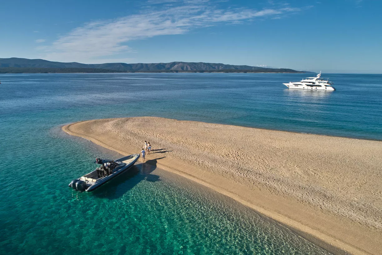 https://api.arconyachts.com/storage/38115/conversions/iNGu4Wamr0PjZrGCVUhS0x7m0KqkLNbkEttwW3Nz-optimize.webp