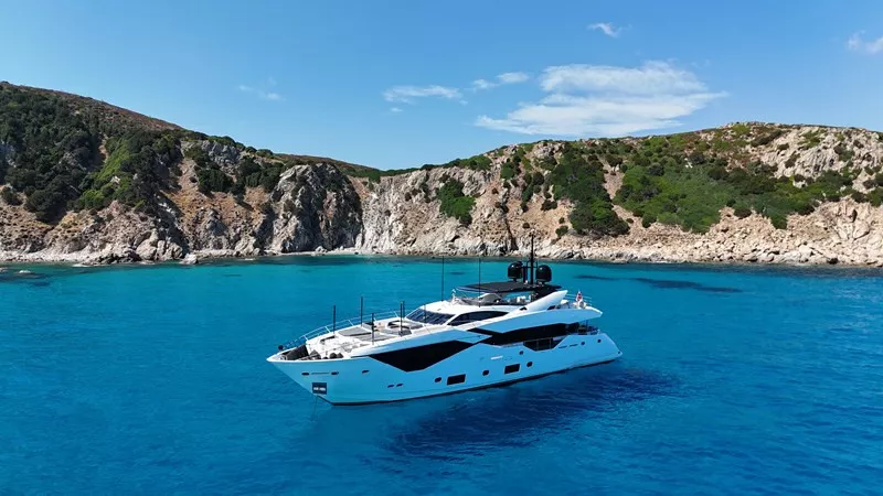 https://api.arconyachts.com/storage/38136/conversions/mxRQct8kS8fgGraQ0Q6wGZsBVnlZZXuVk6dltjq8-optimize.webp