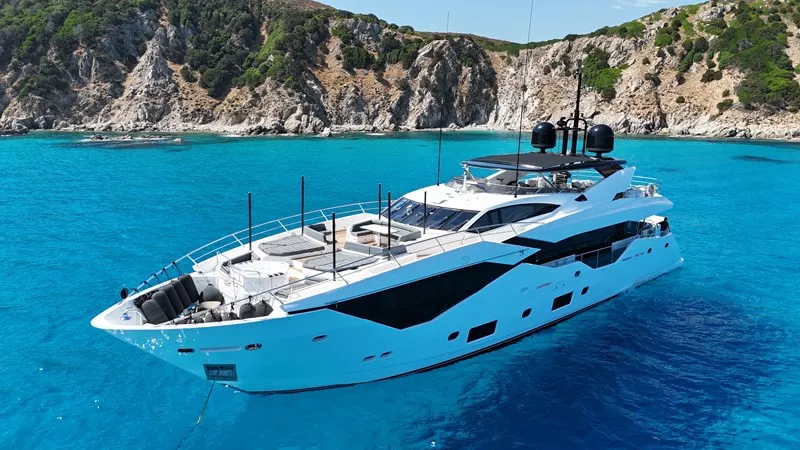 https://api.arconyachts.com/storage/38137/conversions/s46sKDJgfaryyN7EIvbThh6qlbuoB4A0UkWmqrs9-optimize.webp