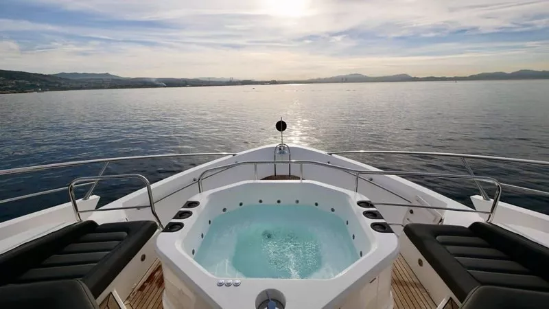 https://api.arconyachts.com/storage/38141/conversions/L2petjjlohtEFonNhiODtshVW6kR0QDIozLZOFTR-optimize.webp