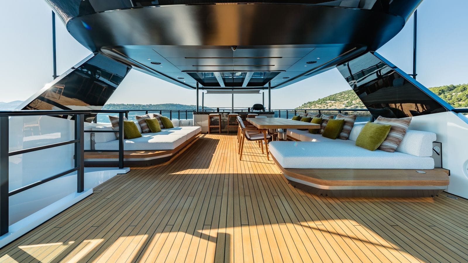https://api.arconyachts.com/storage/38172/conversions/UyzOR00SzEGt6Loi4EqW1E8m076sJzMrl24bQzqM-optimize.jpg