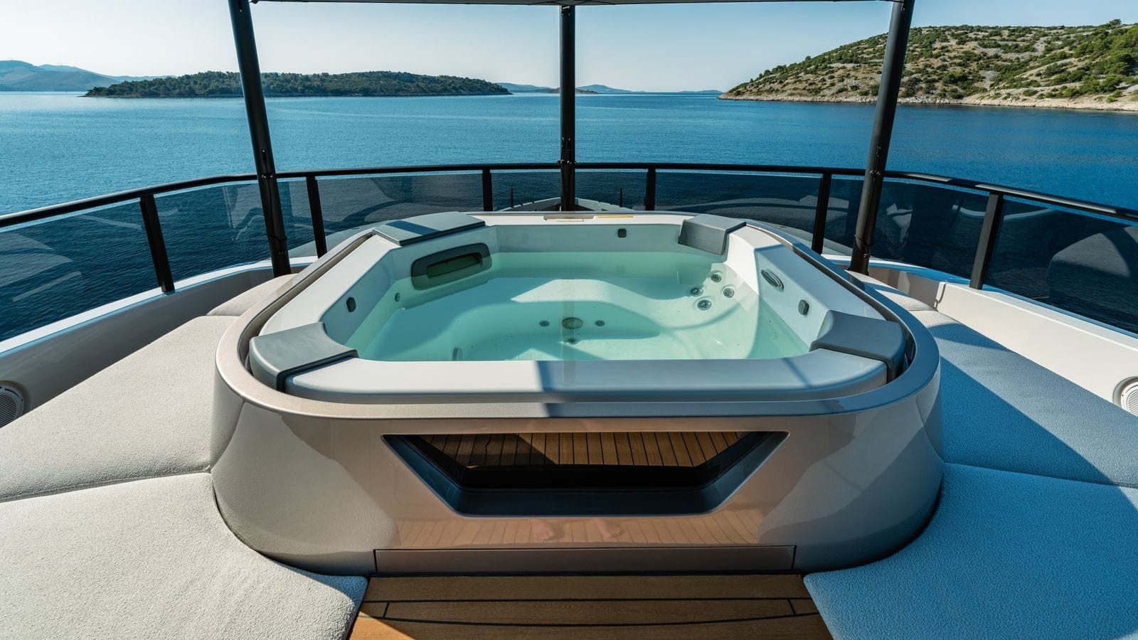 https://api.arconyachts.com/storage/38174/conversions/RqwxVolNF9tNs5iVKX0Pxwt83TfnLLxvkBJKW29T-optimize.jpg