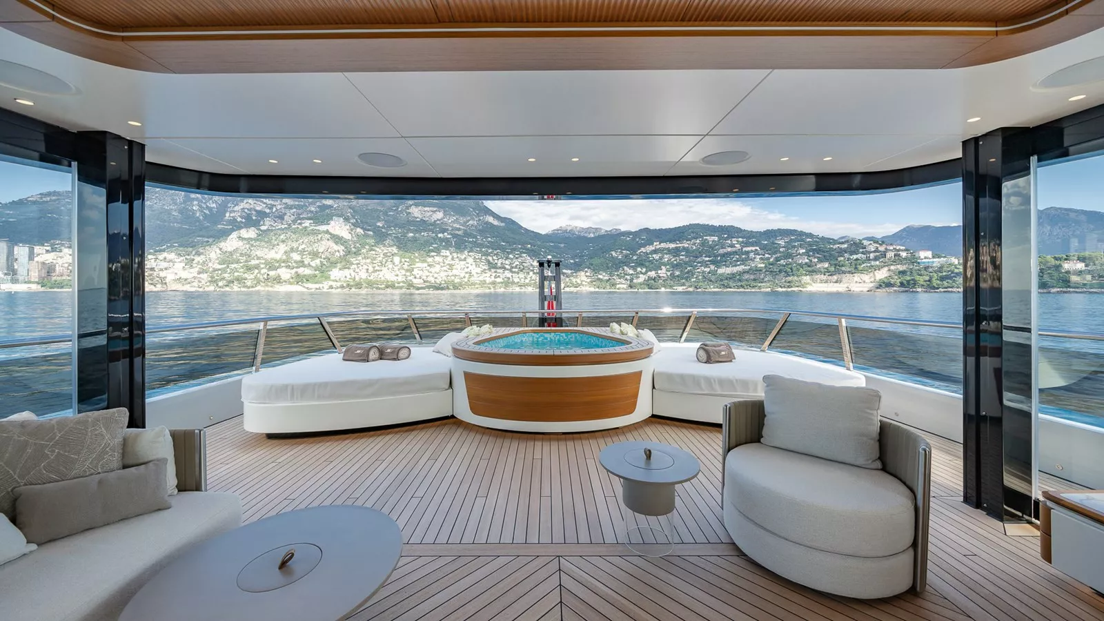 https://api.arconyachts.com/storage/38189/conversions/i1S3L0H3o5AmombJqEm7jibdSdz3o7PrMP6fBcVy-optimize.webp