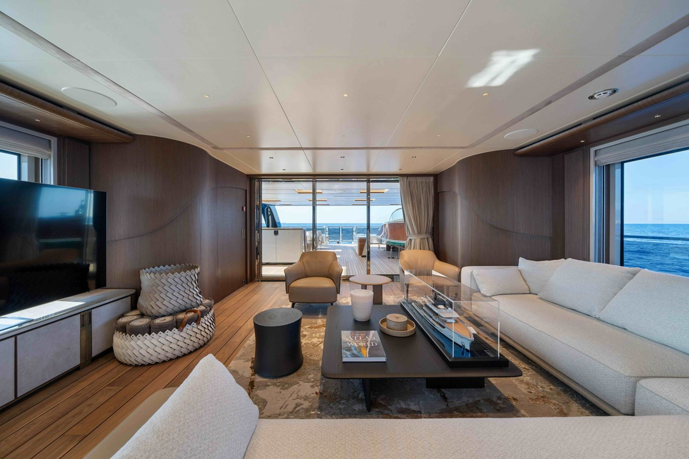https://api.arconyachts.com/storage/38191/conversions/Q5DknDwOyBI3b1m0Y6zRvLSMUDUwVCzDbeVB8icx-optimize.jpg