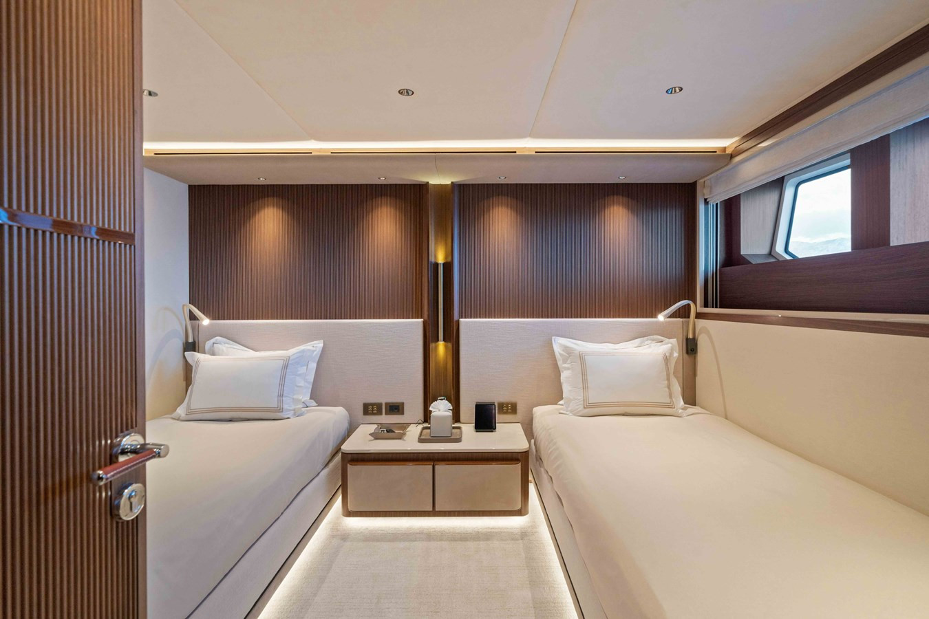 https://api.arconyachts.com/storage/38195/conversions/YGngrgRC8NCnMyJ1eQqs6HP9uR1mvzNA5hZCqy5x-optimize.jpg