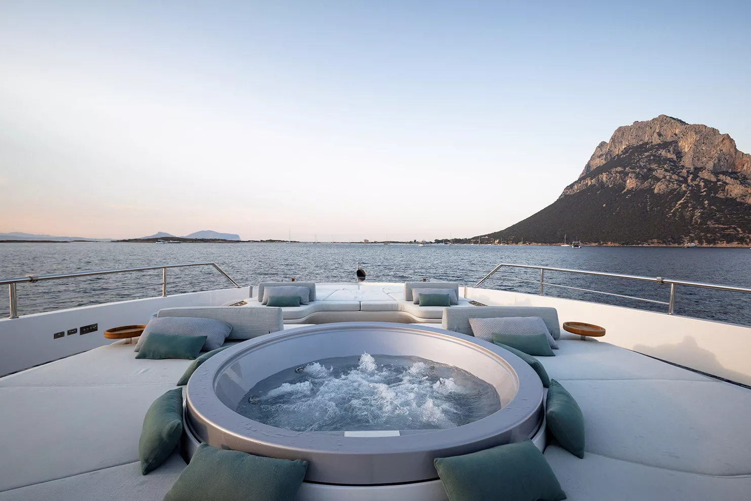 https://api.arconyachts.com/storage/38202/conversions/nKiiwUsUcSFIxjhPZCAJPStgfqkCqpuuKr4SLsp0-optimize.webp